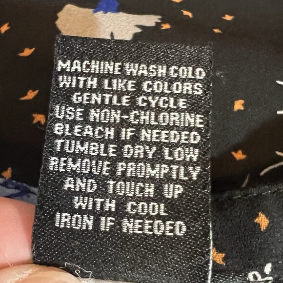 Torrid 2 Blouse Women's Floral Short Sleeve V-Neck Plus Size 2X Black Blue - Picture 7 of 7